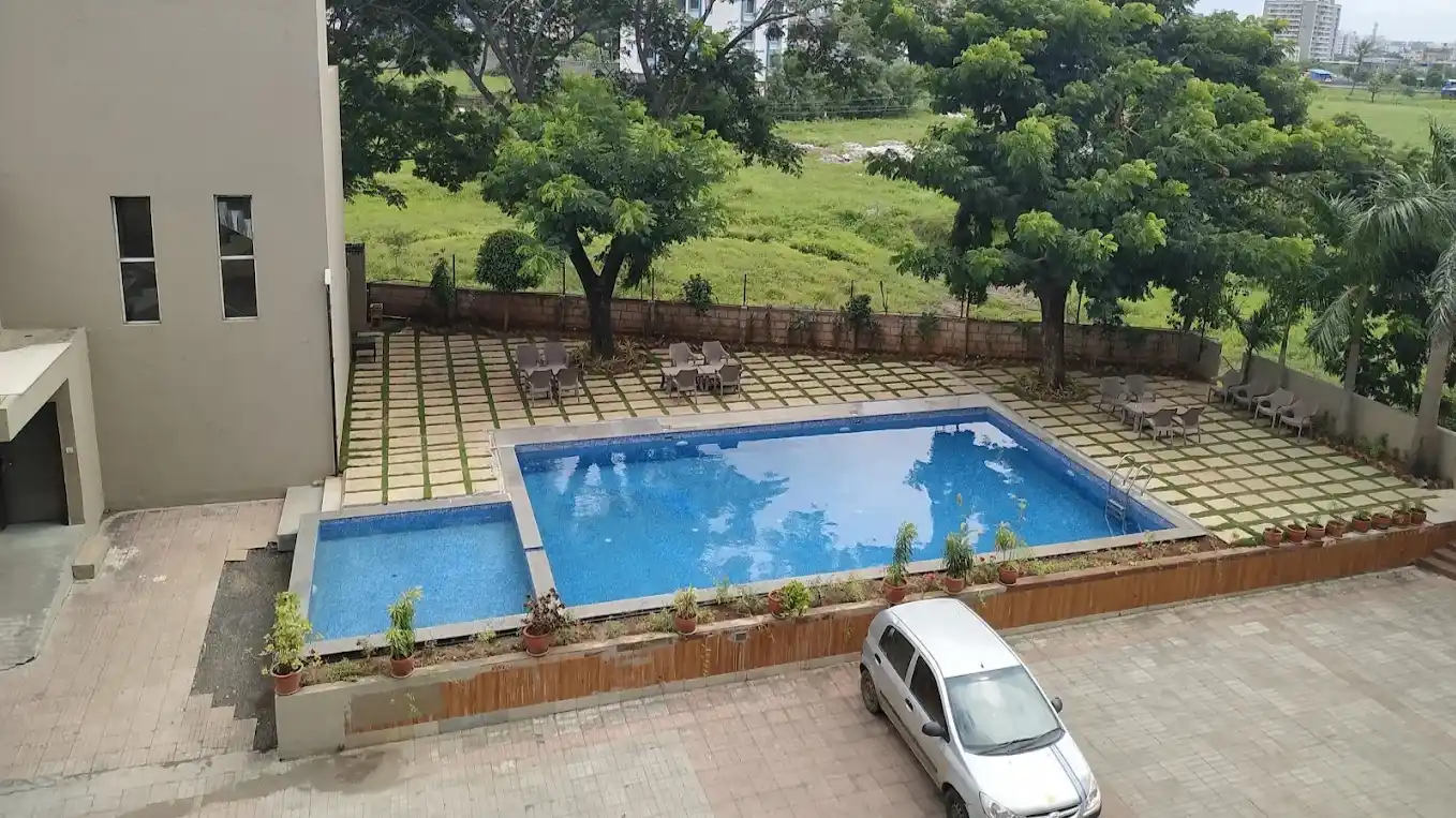 Poolside Lawn